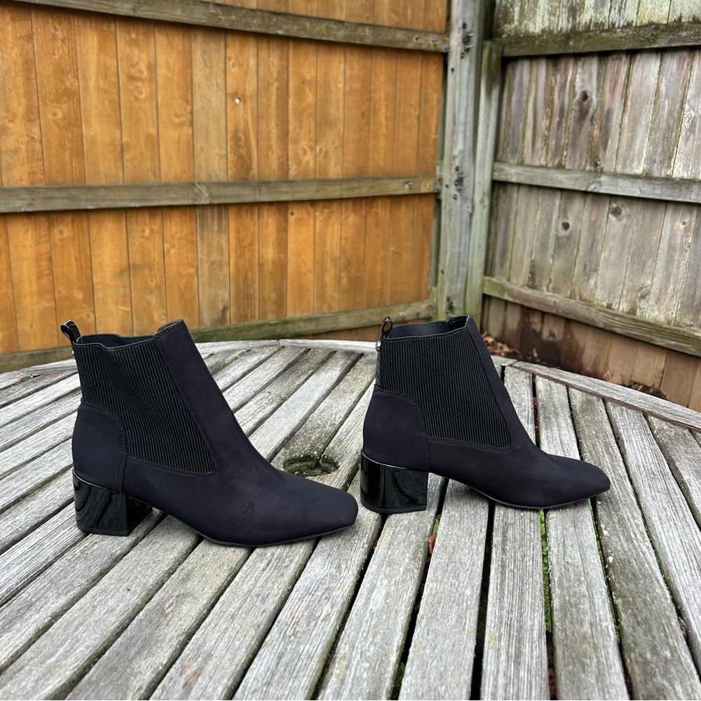 Donald J.‎ Pliner
Black Bonne Boots/Booties Size 10